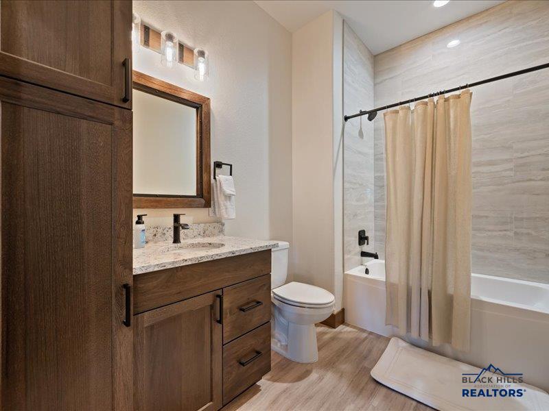 Lead, South Dakota, 57754, United States, ,5 BathroomsBathrooms,Residential,Active,2002332