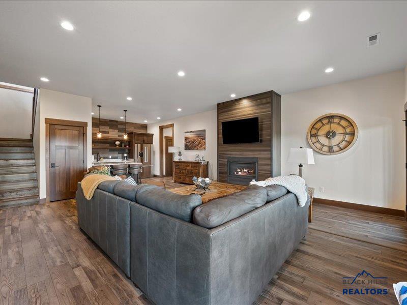 Lead, South Dakota, 57754, United States, ,5 BathroomsBathrooms,Residential,Active,1988705