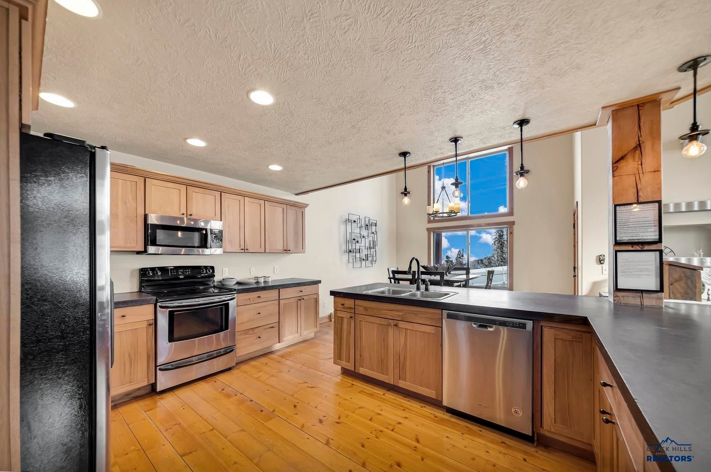 Lead, South Dakota, 57754, United States, 3 Bedrooms Bedrooms, ,3 BathroomsBathrooms,Residential,Active,2007127