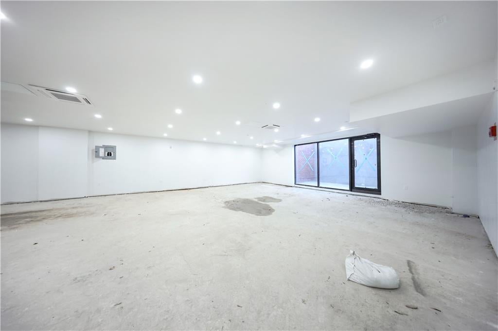 Flushing, New York, 11358, United States, ,Commercial,Active,1945081