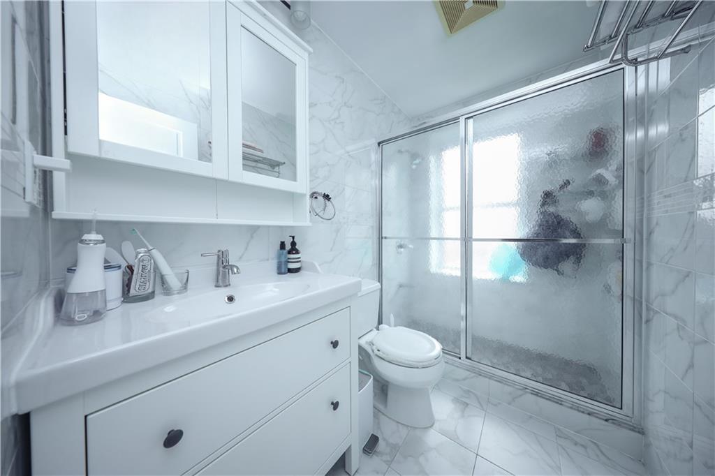Brooklyn, New York, 11204, United States, ,5 BathroomsBathrooms,Residential,Active,1761601