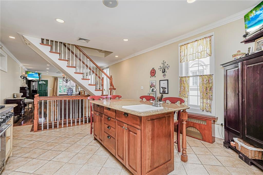 Brooklyn, New York, 11209, United States, 3 Bedrooms Bedrooms, ,2 BathroomsBathrooms,Residential,Active,1834476