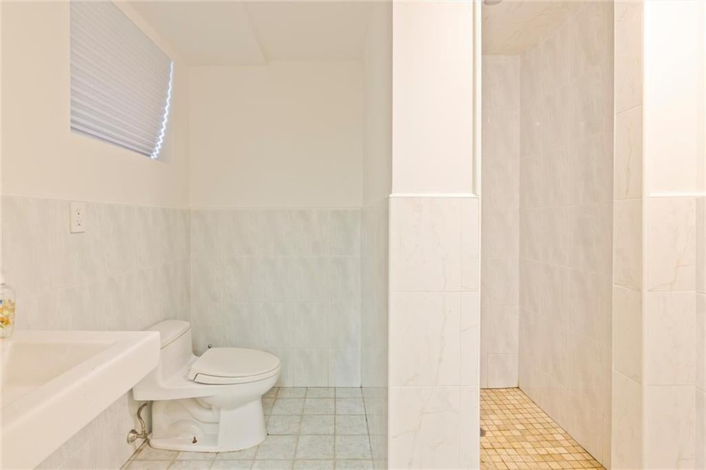 Brooklyn, New York, 11235, United States, 5 Bedrooms Bedrooms, ,5 BathroomsBathrooms,Residential,Active,1963250