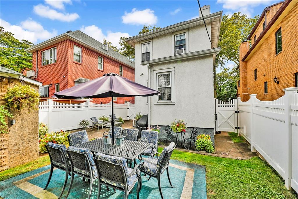 Brooklyn, New York, 11209, United States, 3 Bedrooms Bedrooms, ,3 BathroomsBathrooms,Residential,Active,1927679