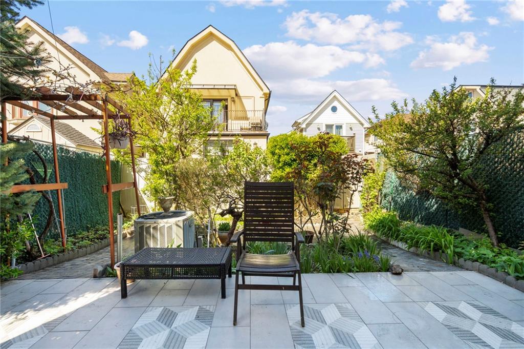 Brooklyn, New York, 11235, United States, 3 Bedrooms Bedrooms, ,3 BathroomsBathrooms,Residential,Active,2043829