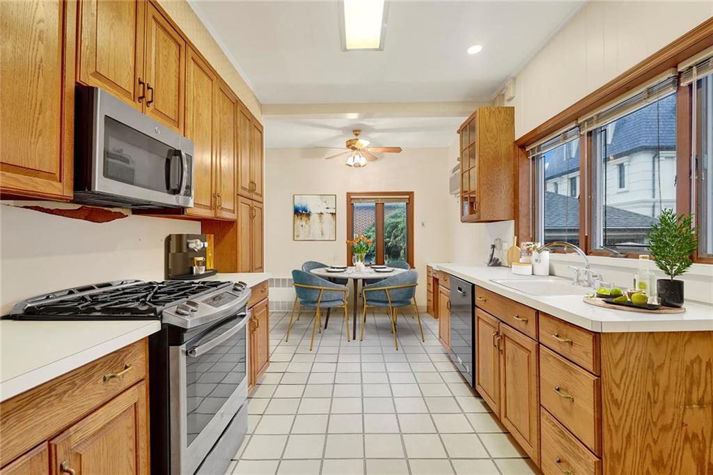 Brooklyn, New York, 11209, United States, 5 Bedrooms Bedrooms, ,3 BathroomsBathrooms,Residential,Pending,1832351