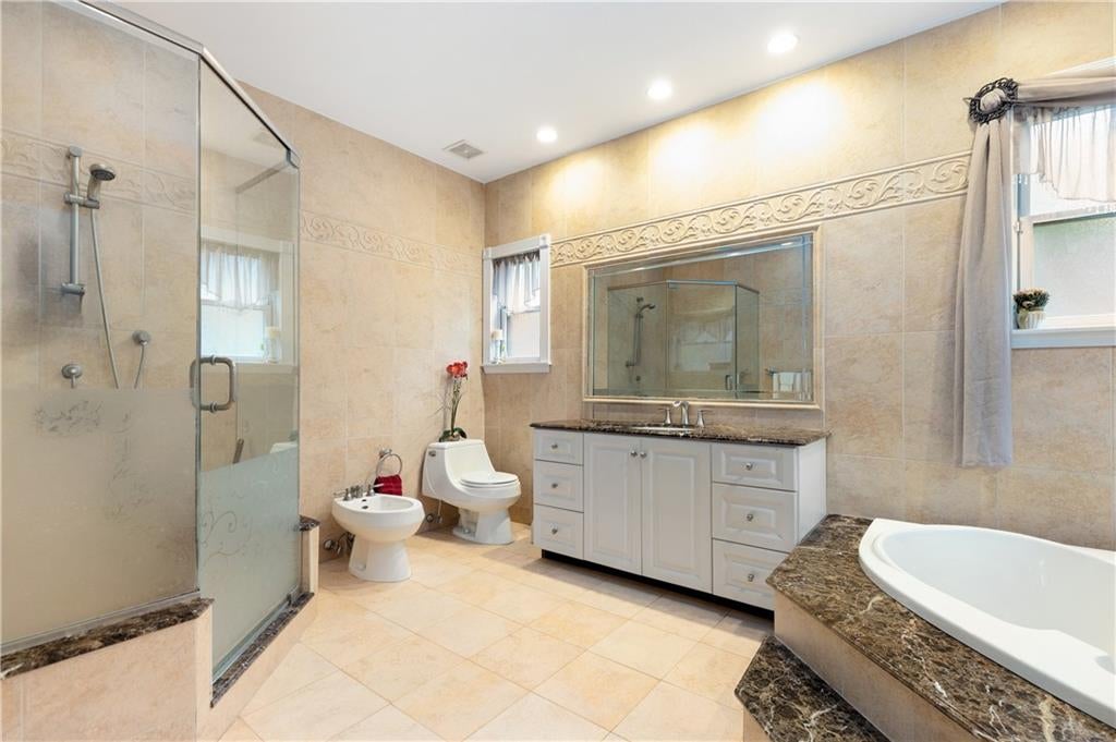 Staten Island, New York, 10304, United States, 4 Bedrooms Bedrooms, ,4 BathroomsBathrooms,Residential,Active,1997634