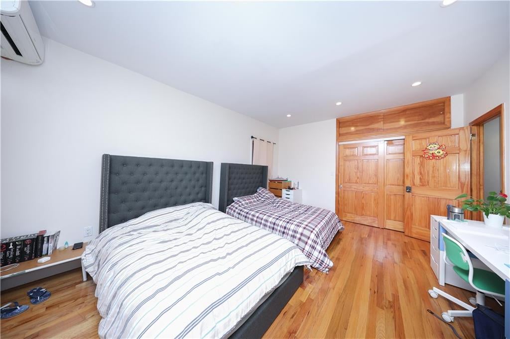 Brooklyn, New York, 11228, United States, 4 Bedrooms Bedrooms, ,3 BathroomsBathrooms,Residential,Active,1967314