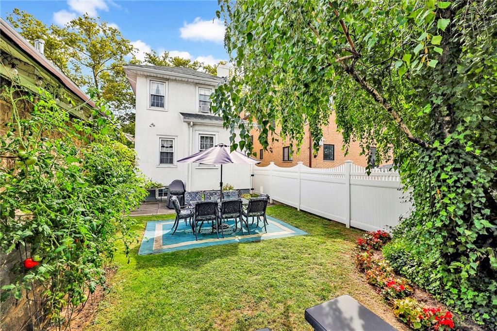 Brooklyn, New York, 11209, United States, 3 Bedrooms Bedrooms, ,3 BathroomsBathrooms,Residential,Active,1927679