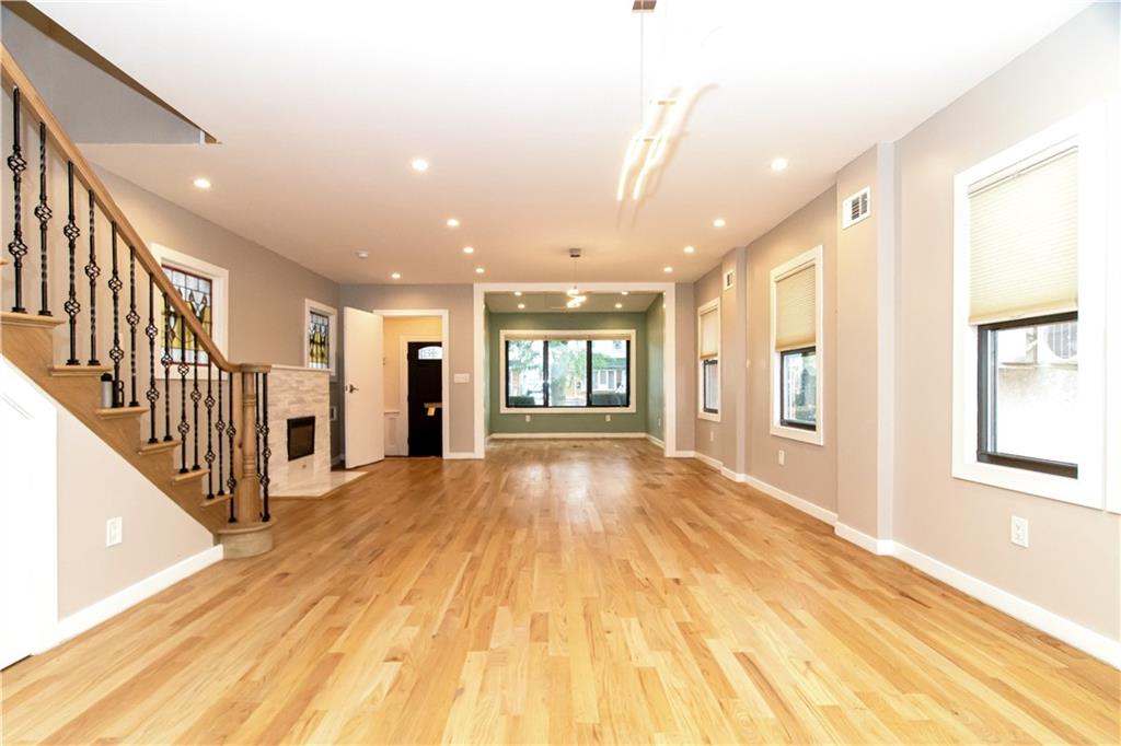 Brooklyn, New York, 11210, United States, 3 Bedrooms Bedrooms, ,3 BathroomsBathrooms,Residential,Active,1920267