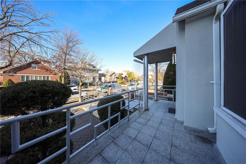 Brooklyn, New York, 11235, United States, 4 Bedrooms Bedrooms, ,4 BathroomsBathrooms,Residential,Active,1702088