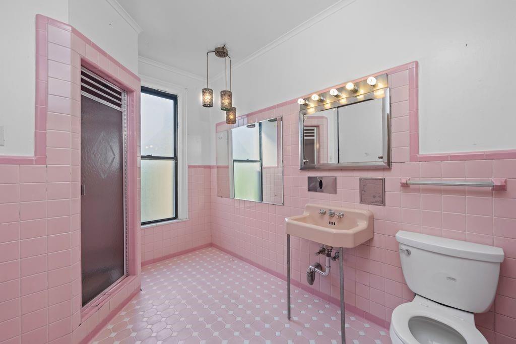 Brooklyn, New York, 11220, United States, 5 Bedrooms Bedrooms, ,3 BathroomsBathrooms,Residential,Active,1877839