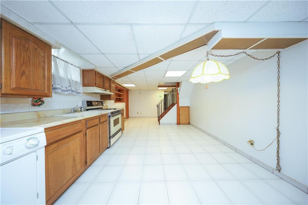 Brooklyn, New York, 11204, United States, ,5 BathroomsBathrooms,Residential,Active,1761601