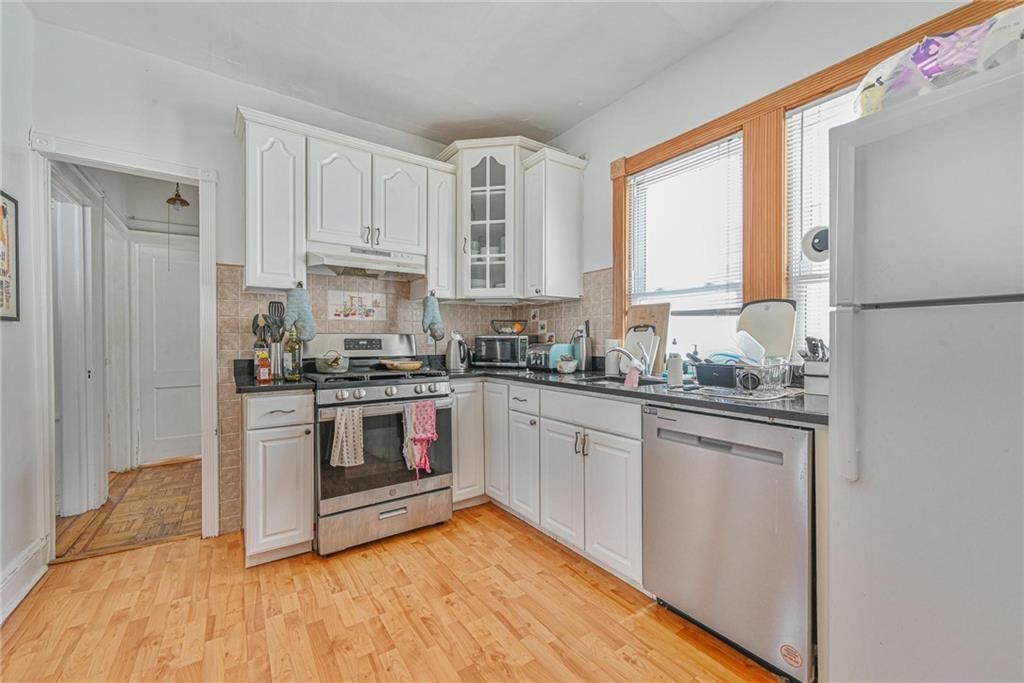 Brooklyn, New York, 11220, United States, 5 Bedrooms Bedrooms, ,3 BathroomsBathrooms,Residential,Active,1867909