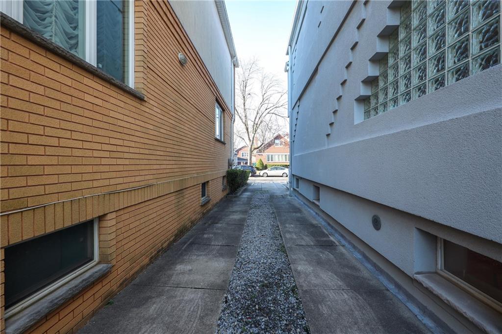 Brooklyn, New York, 11235, United States, 4 Bedrooms Bedrooms, ,4 BathroomsBathrooms,Residential,Active,1702088