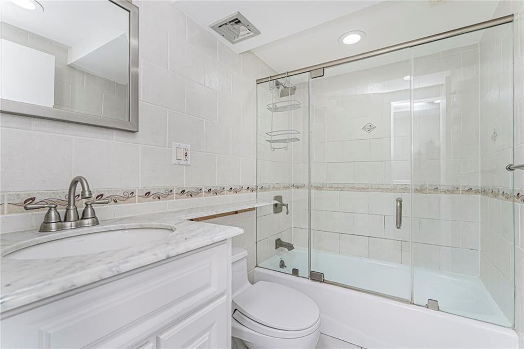 Brooklyn, New York, 11209, United States, 5 Bedrooms Bedrooms, ,4 BathroomsBathrooms,Residential,Active,1969641