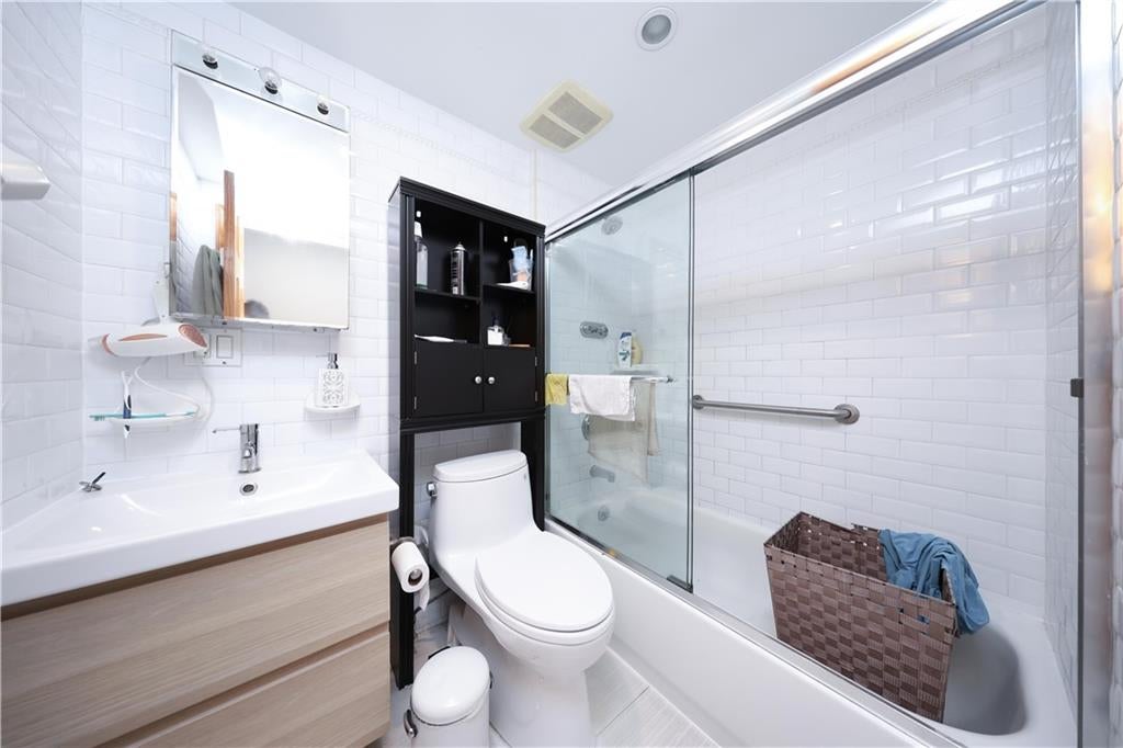 Brooklyn, New York, 11228, United States, 4 Bedrooms Bedrooms, ,3 BathroomsBathrooms,Residential,Active,1967314