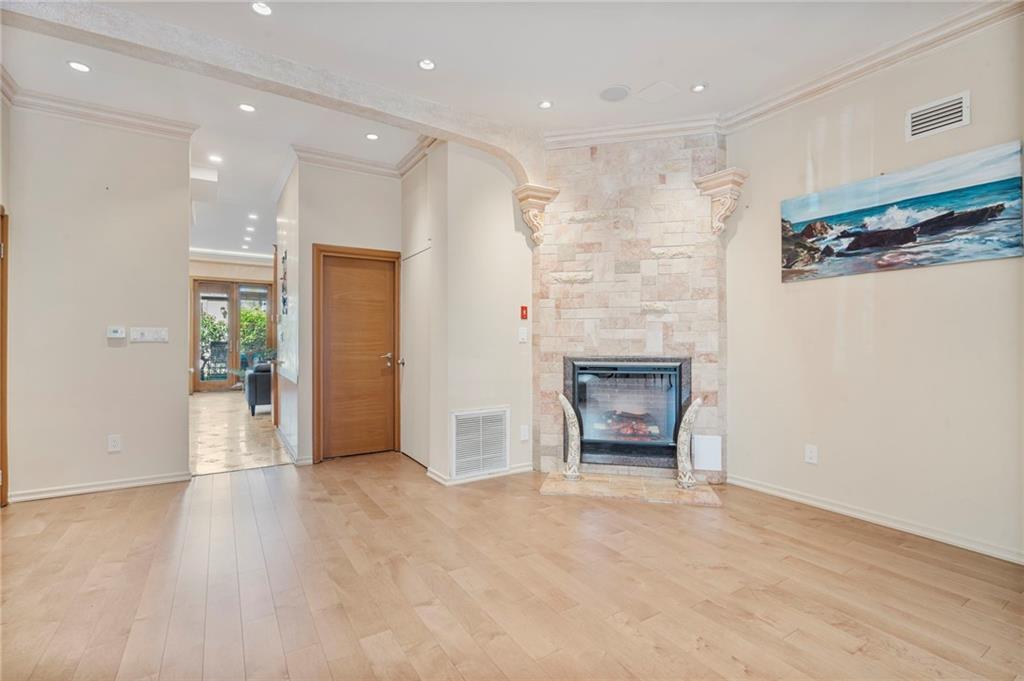 Brooklyn, New York, 11235, United States, 3 Bedrooms Bedrooms, ,3 BathroomsBathrooms,Residential,Active,2043829