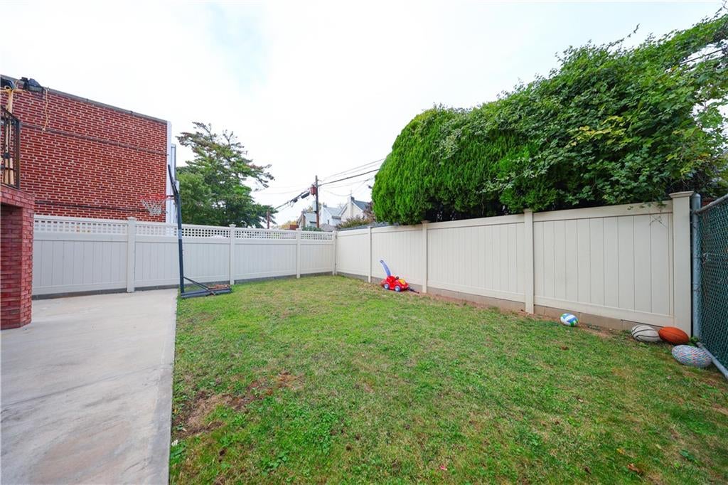 Brooklyn, New York, 11229, United States, 5 Bedrooms Bedrooms, ,3 BathroomsBathrooms,Residential,Active,1968110