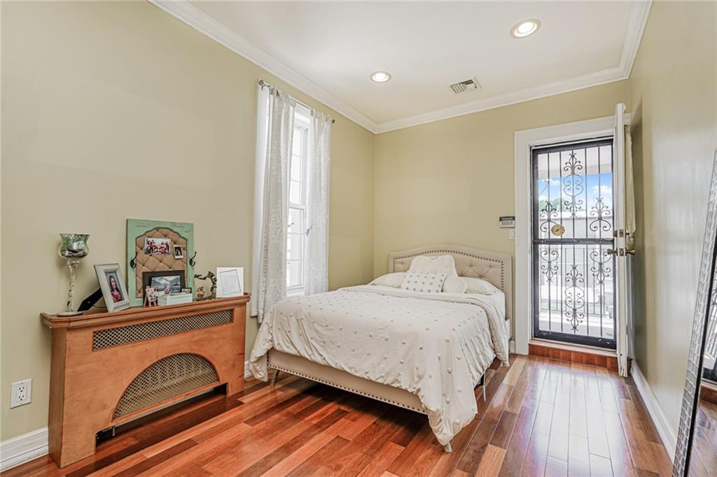 Brooklyn, New York, 11209, United States, 3 Bedrooms Bedrooms, ,2 BathroomsBathrooms,Residential,Active,1834476