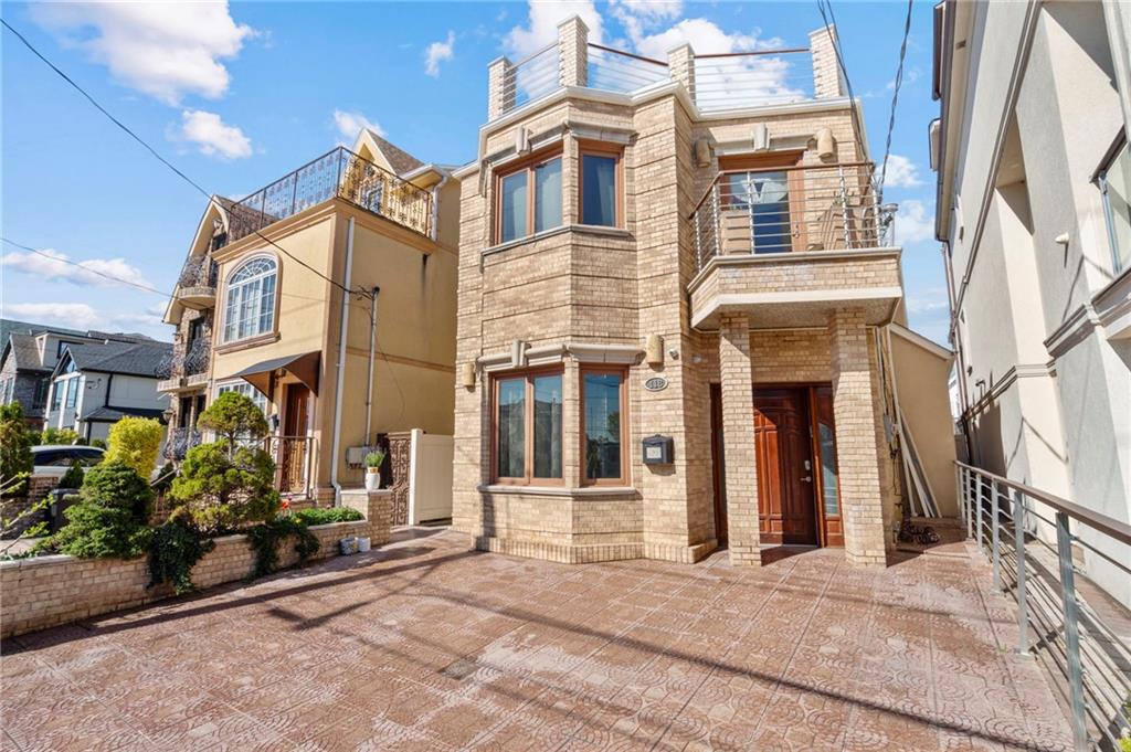 Brooklyn, New York, 11235, United States, 3 Bedrooms Bedrooms, ,3 BathroomsBathrooms,Residential,Active,2043829