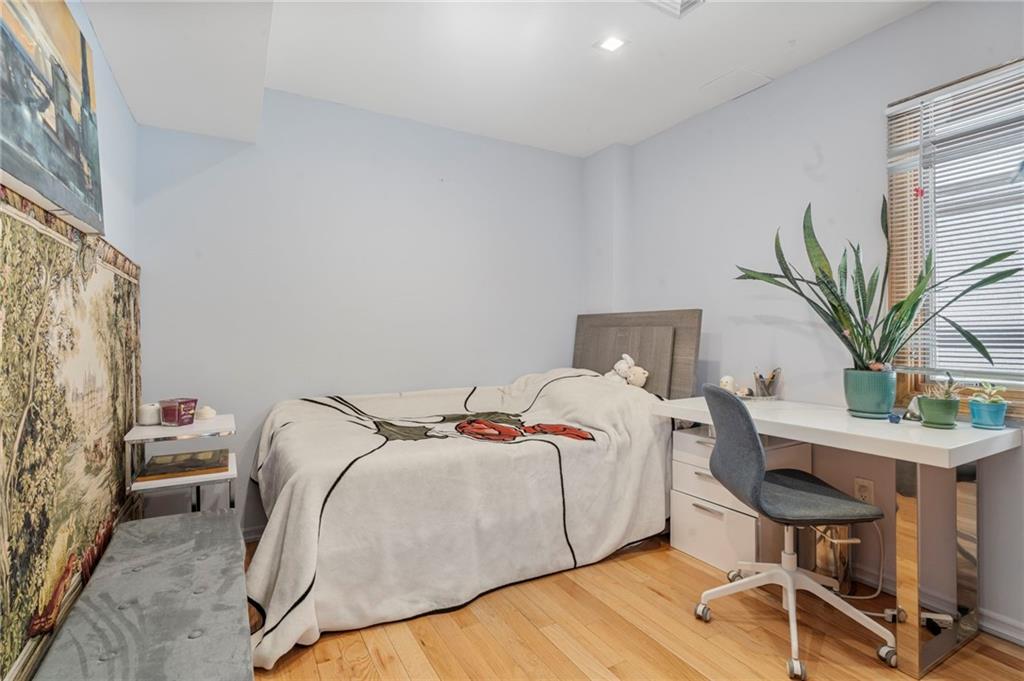 Brooklyn, New York, 11235, United States, 3 Bedrooms Bedrooms, ,3 BathroomsBathrooms,Residential,Active,2043829