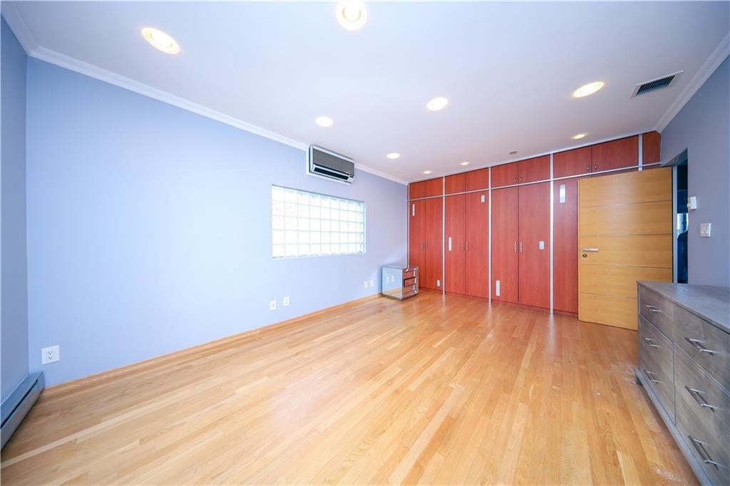 Brooklyn, New York, 11235, United States, 4 Bedrooms Bedrooms, ,4 BathroomsBathrooms,Residential,Active,1702088