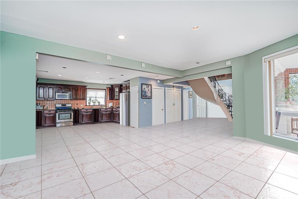 Brooklyn, New York, 11234, United States, 4 Bedrooms Bedrooms, ,7 BathroomsBathrooms,Residential,Active,1859380