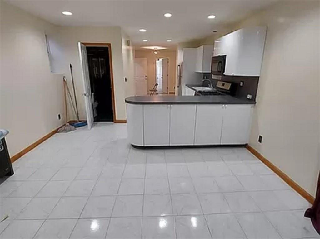 Brooklyn, New York, 11223, United States, 4 Bedrooms Bedrooms, ,3 BathroomsBathrooms,Residential,Active,2007349