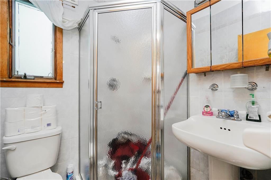 Brooklyn, New York, 11228, United States, 4 Bedrooms Bedrooms, ,3 BathroomsBathrooms,Residential,Active,1894180