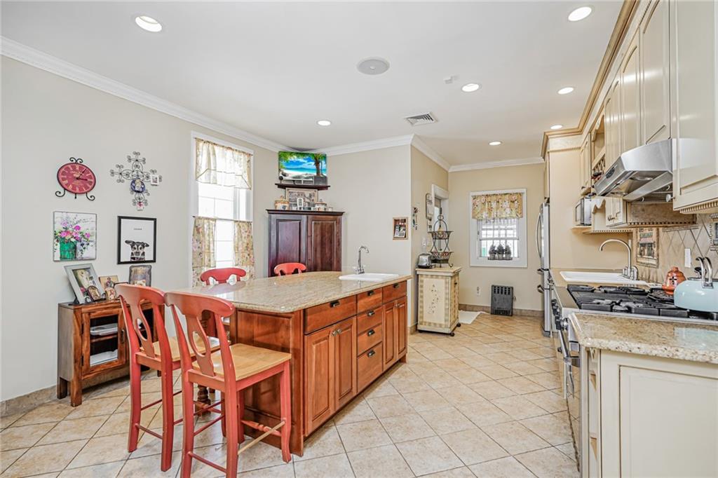 Brooklyn, New York, 11209, United States, 3 Bedrooms Bedrooms, ,2 BathroomsBathrooms,Residential,Active,1834476