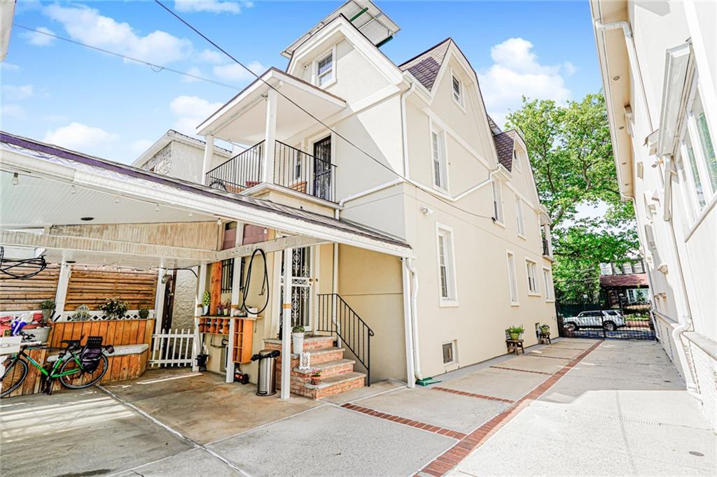 Brooklyn, New York, 11209, United States, 3 Bedrooms Bedrooms, ,2 BathroomsBathrooms,Residential,Active,1834476