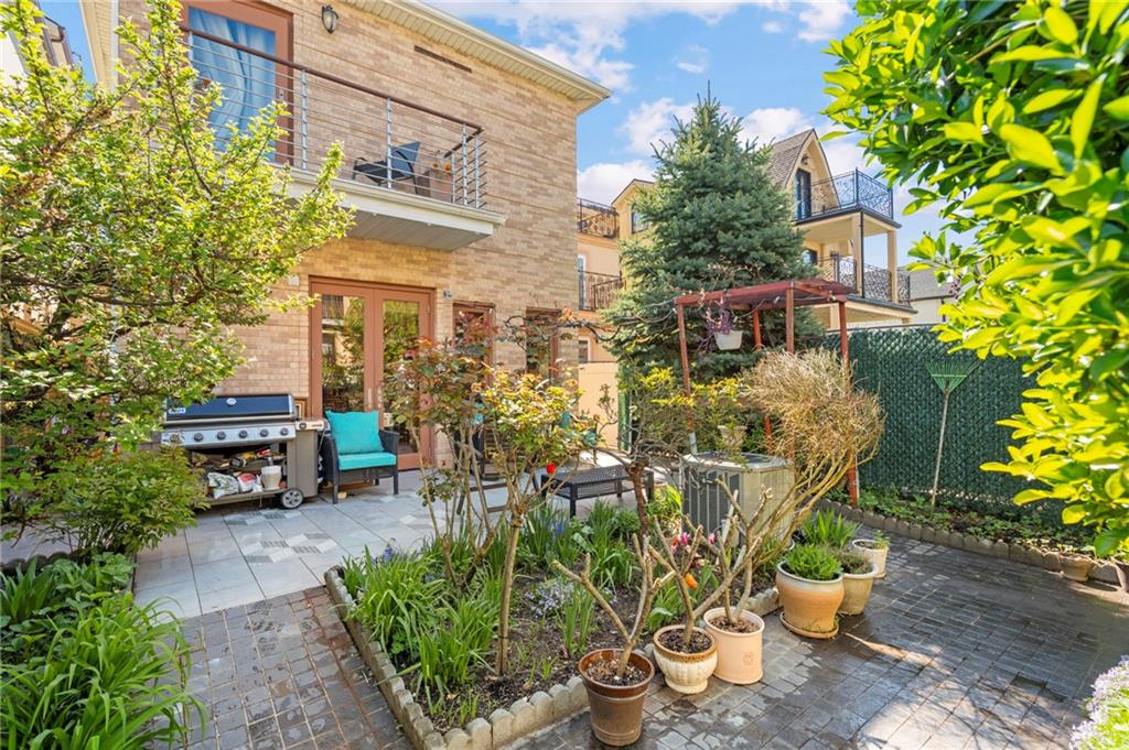 Brooklyn, New York, 11235, United States, 3 Bedrooms Bedrooms, ,3 BathroomsBathrooms,Residential,Active,2043829