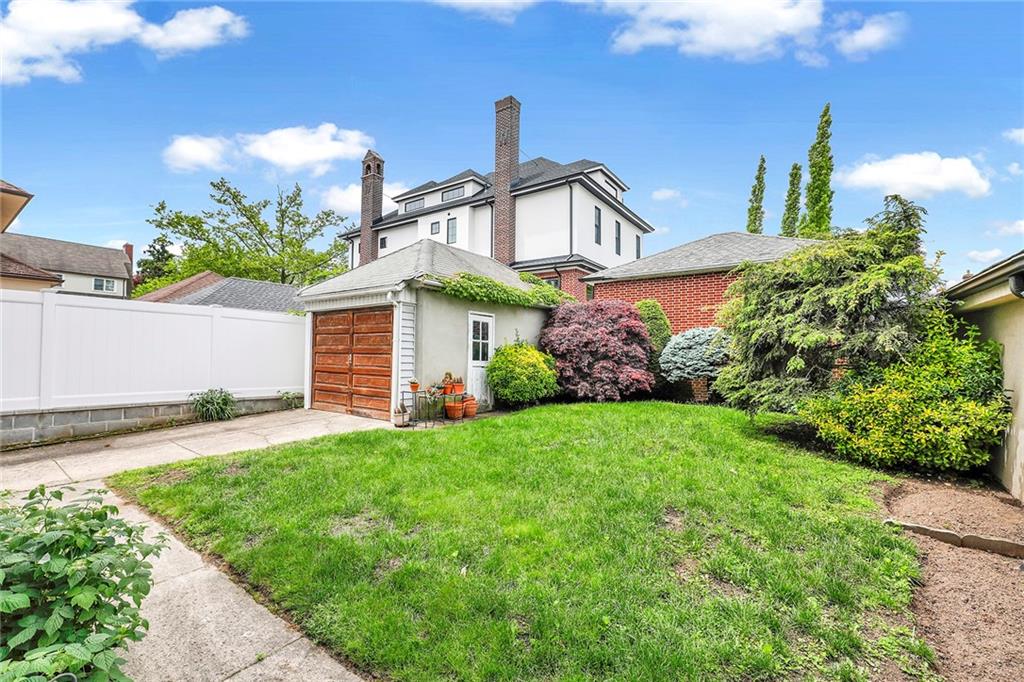 Brooklyn, New York, 11209, United States, 5 Bedrooms Bedrooms, ,3 BathroomsBathrooms,Residential,Pending,1832351