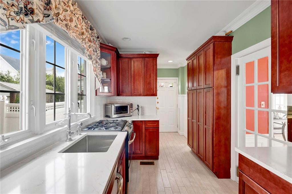 Brooklyn, New York, 11209, United States, 3 Bedrooms Bedrooms, ,4 BathroomsBathrooms,Residential,Active,1831775