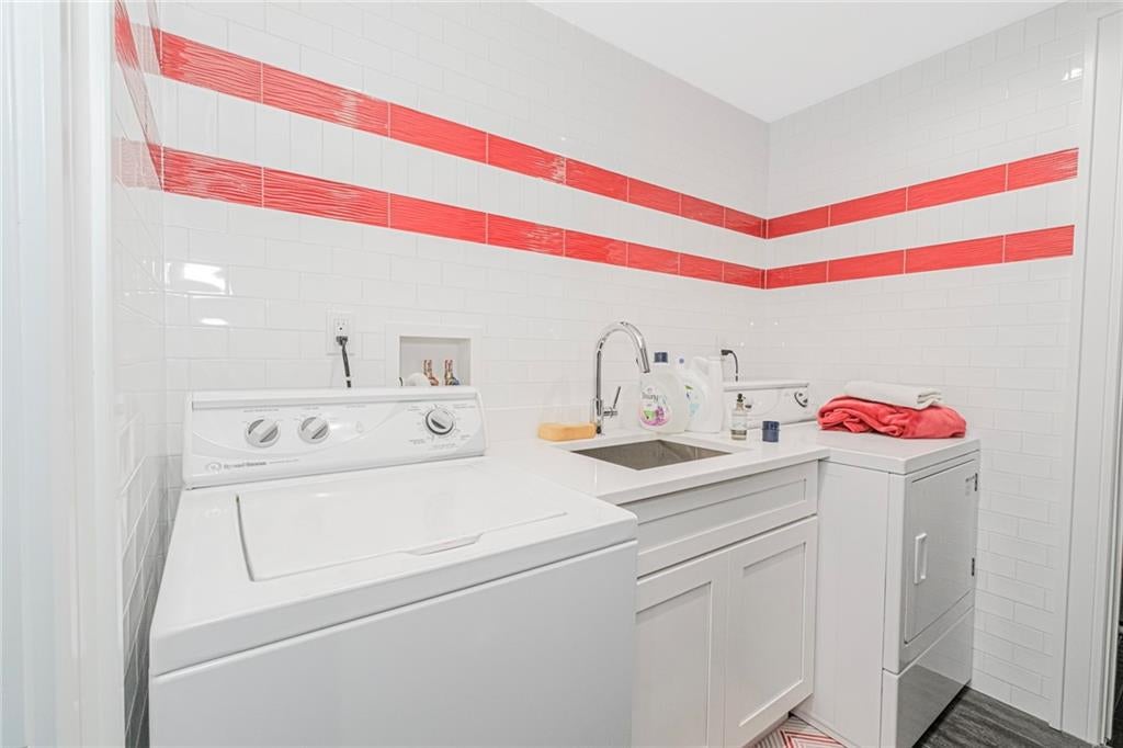 Staten Island, New York, 10304, United States, 4 Bedrooms Bedrooms, ,4 BathroomsBathrooms,Residential,Active,1968381