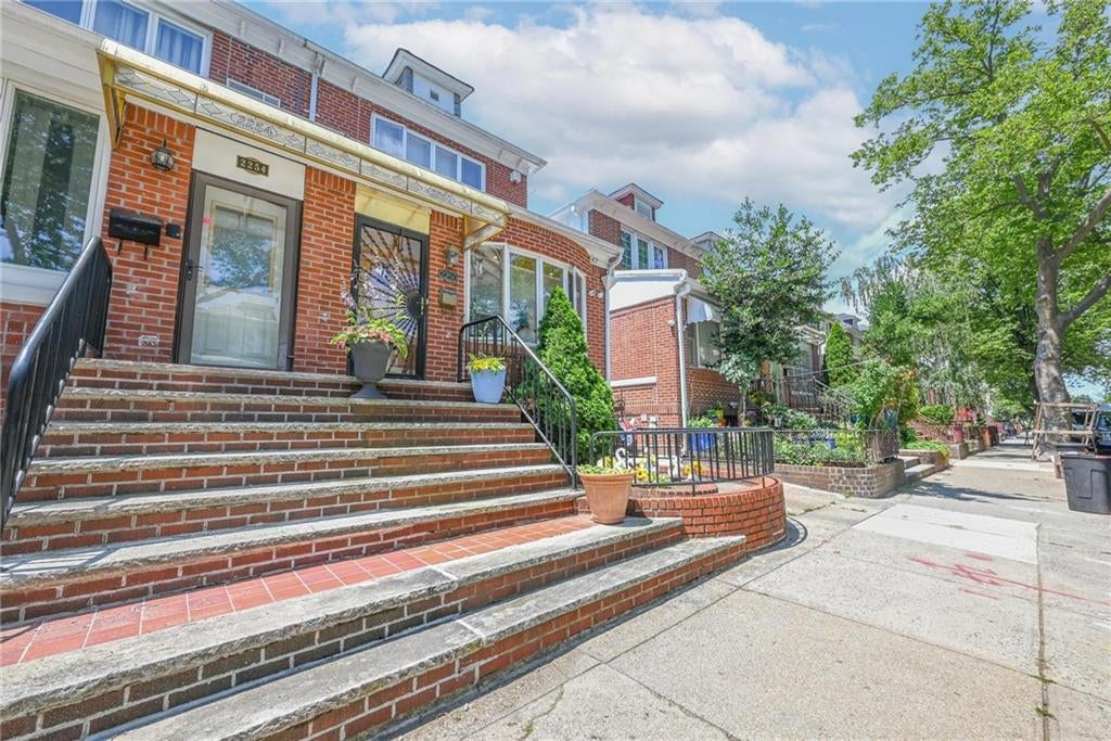 Brooklyn, New York, 11204, United States, 3 Bedrooms Bedrooms, ,2 BathroomsBathrooms,Residential,Pending,1858691