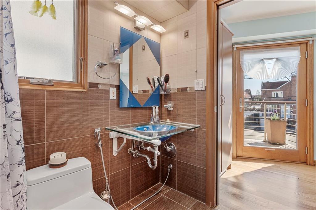 Brooklyn, New York, 11235, United States, 3 Bedrooms Bedrooms, ,3 BathroomsBathrooms,Residential,Active,2043829
