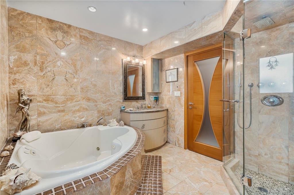 Brooklyn, New York, 11235, United States, 3 Bedrooms Bedrooms, ,3 BathroomsBathrooms,Residential,Active,2043829