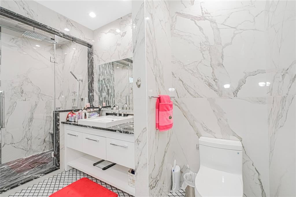 Staten Island, New York, 10304, United States, 4 Bedrooms Bedrooms, ,4 BathroomsBathrooms,Residential,Active,1968381