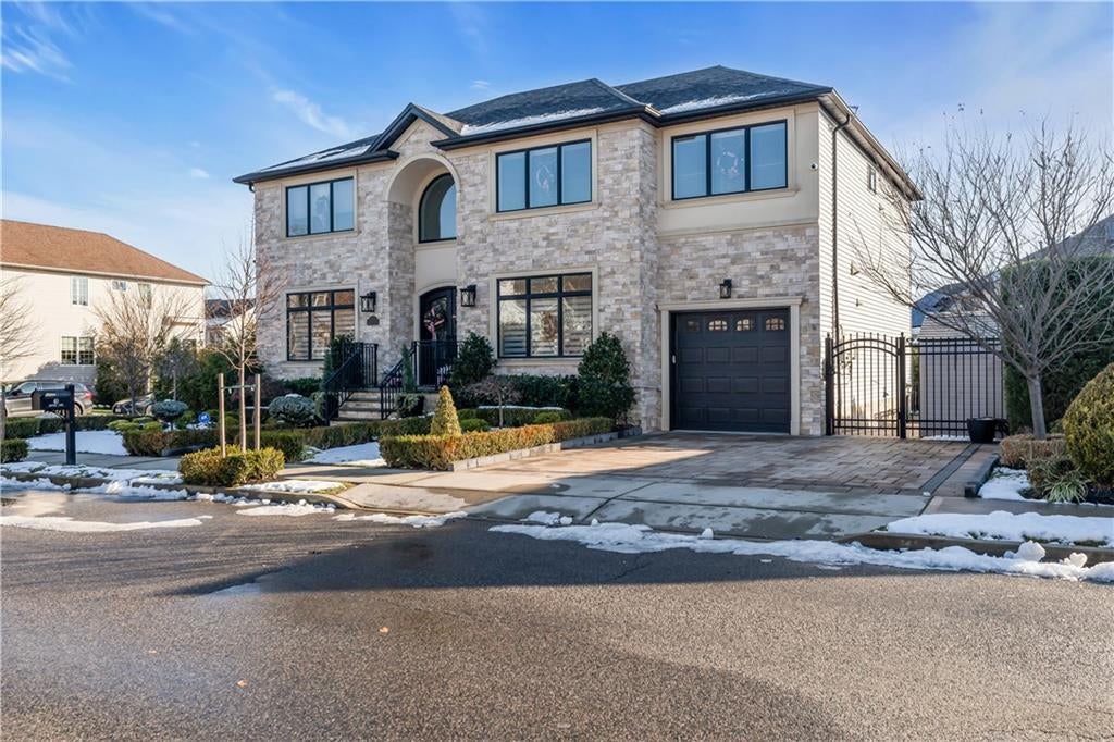 Staten Island, New York, 10307, United States, 4 Bedrooms Bedrooms, ,4 BathroomsBathrooms,Residential,Active,2009406