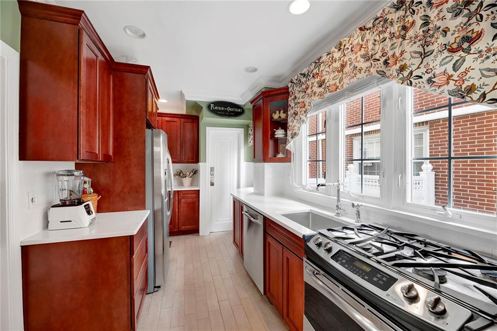 Brooklyn, New York, 11209, United States, 3 Bedrooms Bedrooms, ,4 BathroomsBathrooms,Residential,Active,1831775
