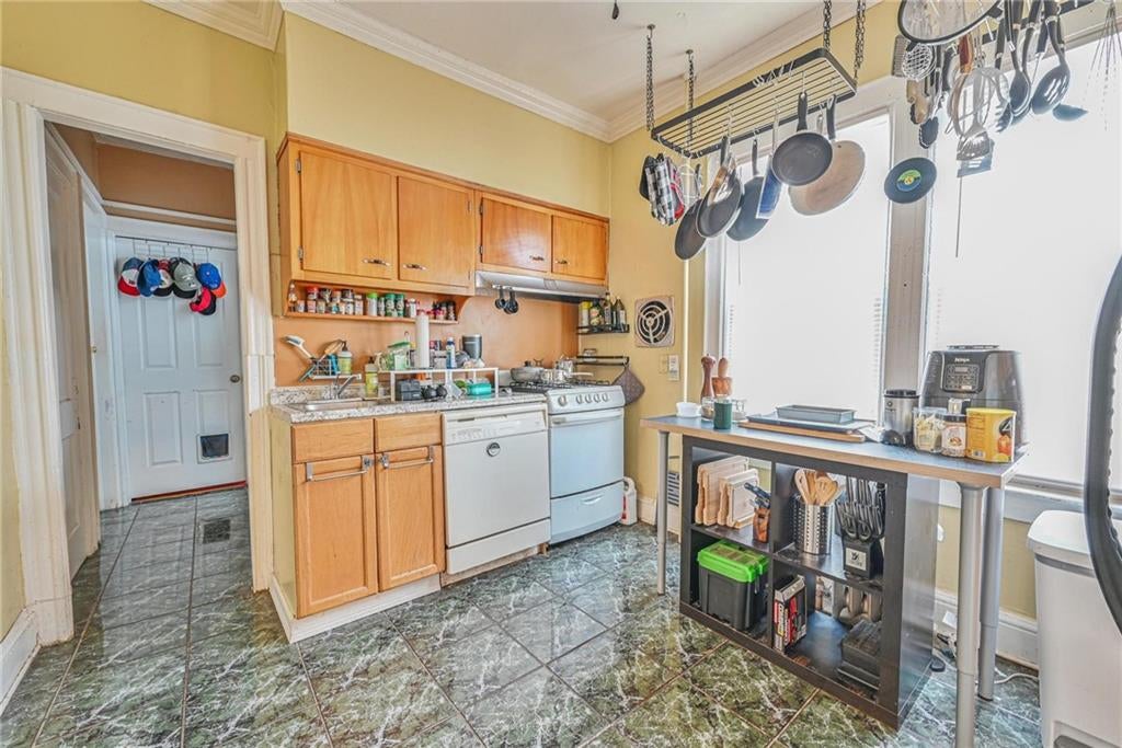 Brooklyn, New York, 11220, United States, 5 Bedrooms Bedrooms, ,3 BathroomsBathrooms,Residential,Active,1867909