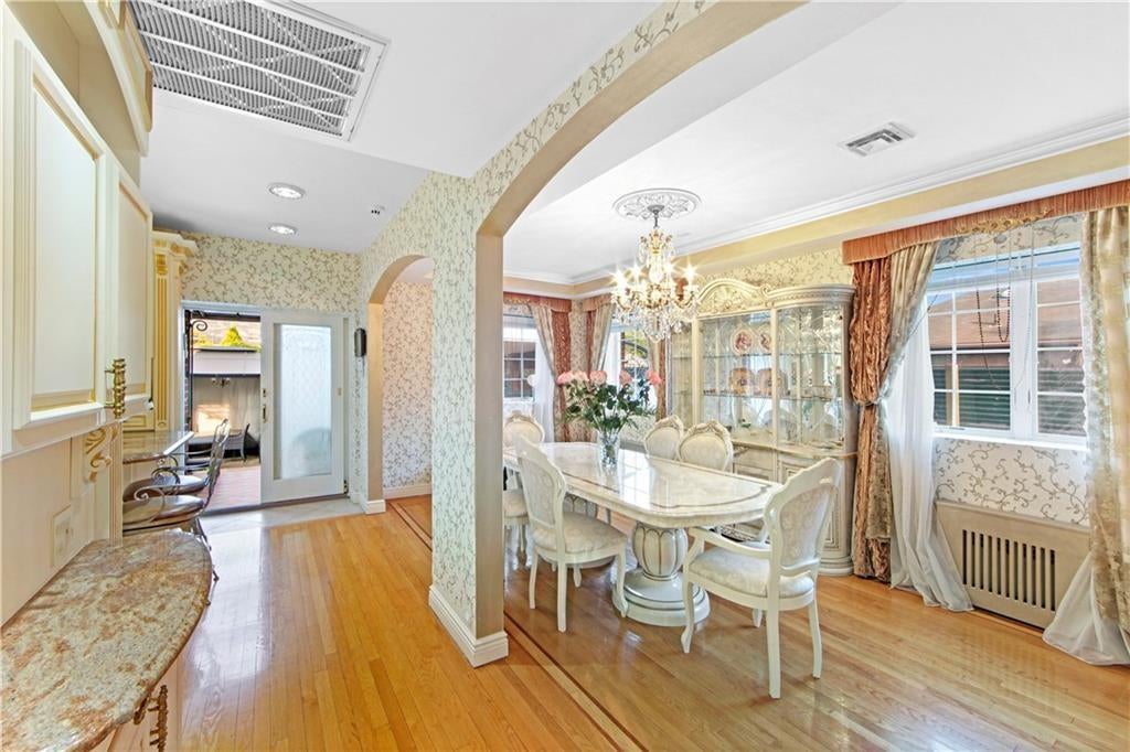 Brooklyn, New York, 11235, United States, 3 Bedrooms Bedrooms, ,5 BathroomsBathrooms,Residential,Active,1912813