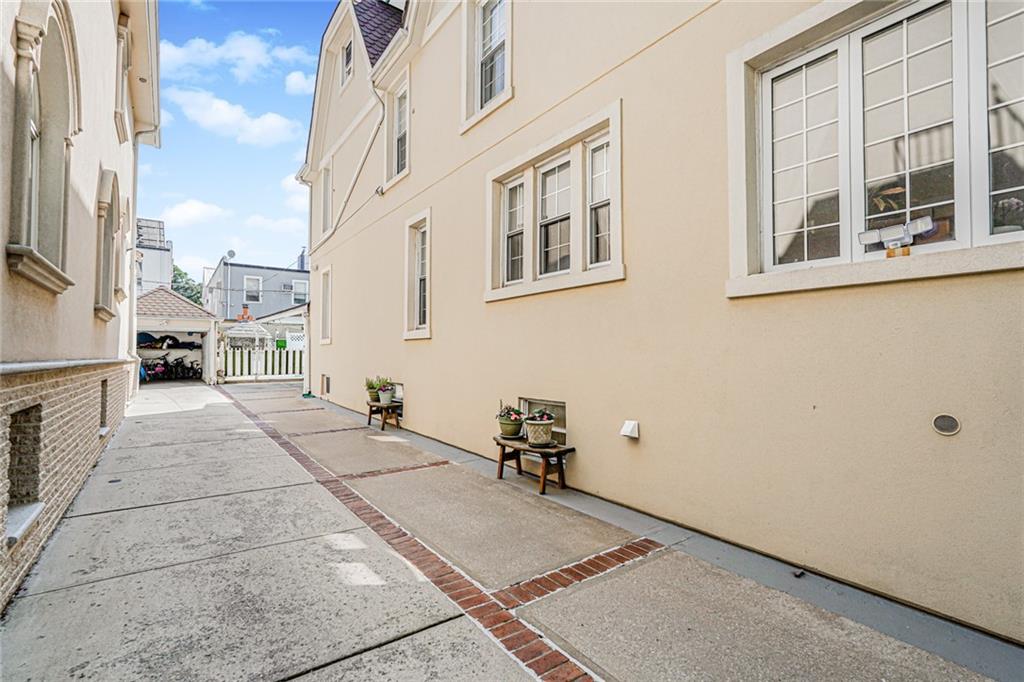 Brooklyn, New York, 11209, United States, 3 Bedrooms Bedrooms, ,2 BathroomsBathrooms,Residential,Active,1834476