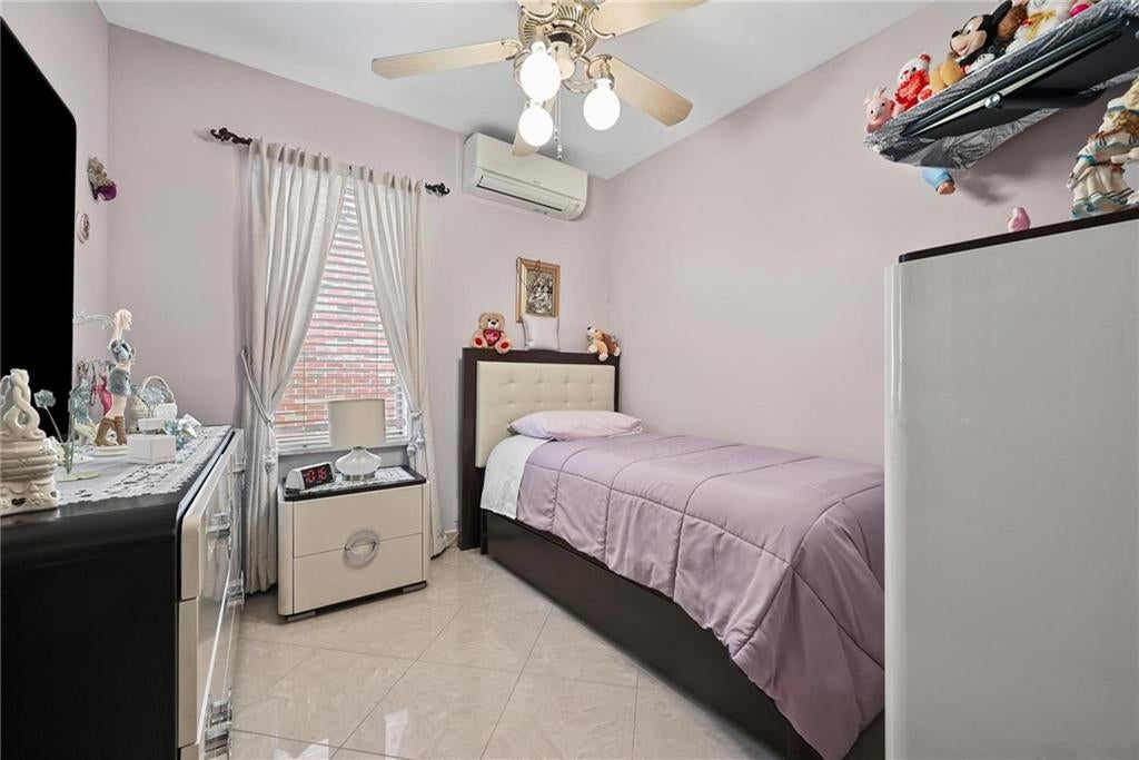 Brooklyn, New York, 11204, United States, 3 Bedrooms Bedrooms, ,2 BathroomsBathrooms,Residential,Active,1954030