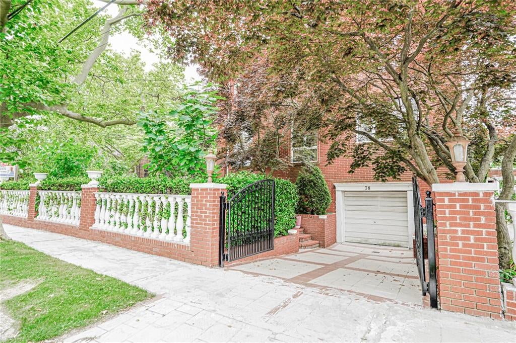 Brooklyn, New York, 11234, United States, 4 Bedrooms Bedrooms, ,7 BathroomsBathrooms,Residential,Active,1859380