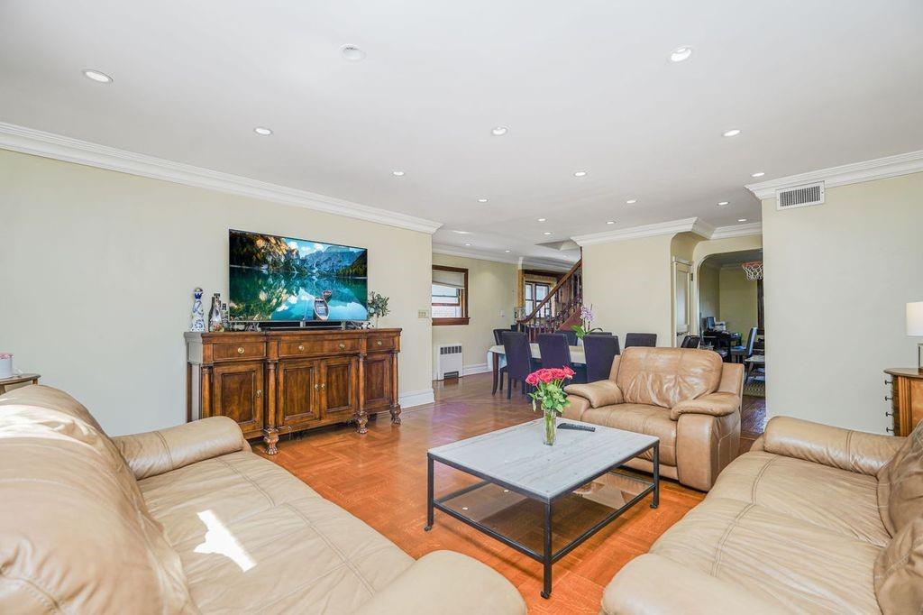 Brooklyn, New York, 11229, United States, 6 Bedrooms Bedrooms, ,4 BathroomsBathrooms,Residential,Active,2051996