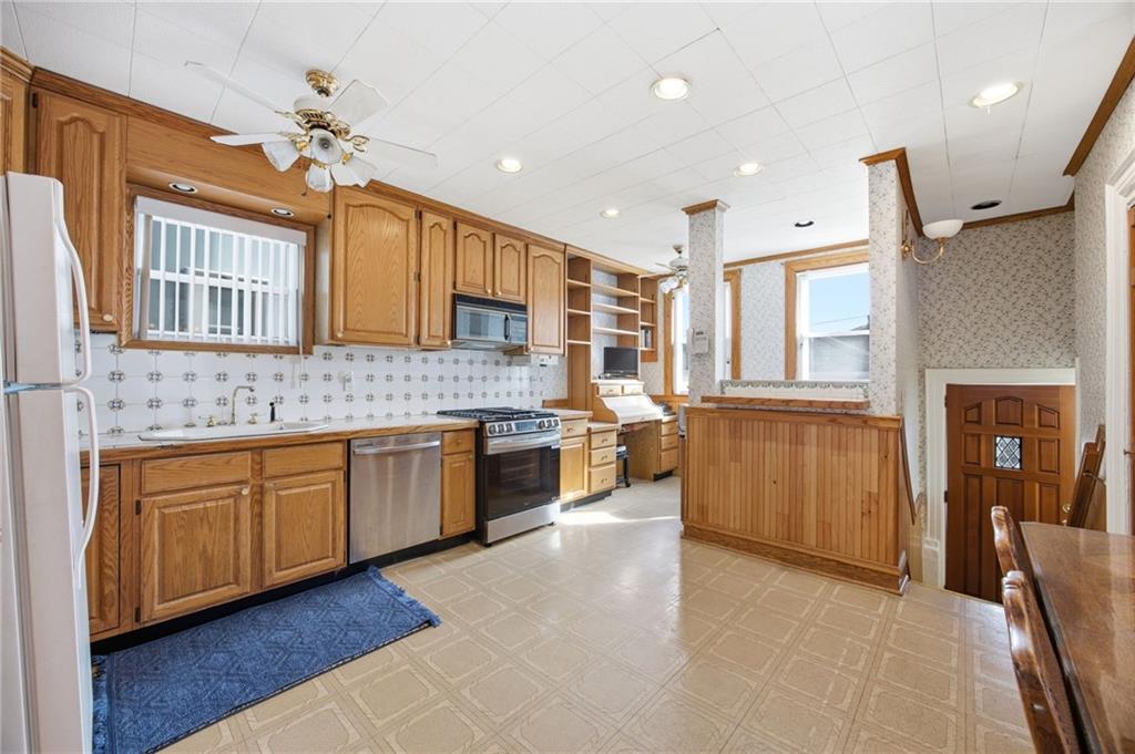 Brooklyn, New York, 11209, United States, 3 Bedrooms Bedrooms, ,2 BathroomsBathrooms,Residential,Active,2043123