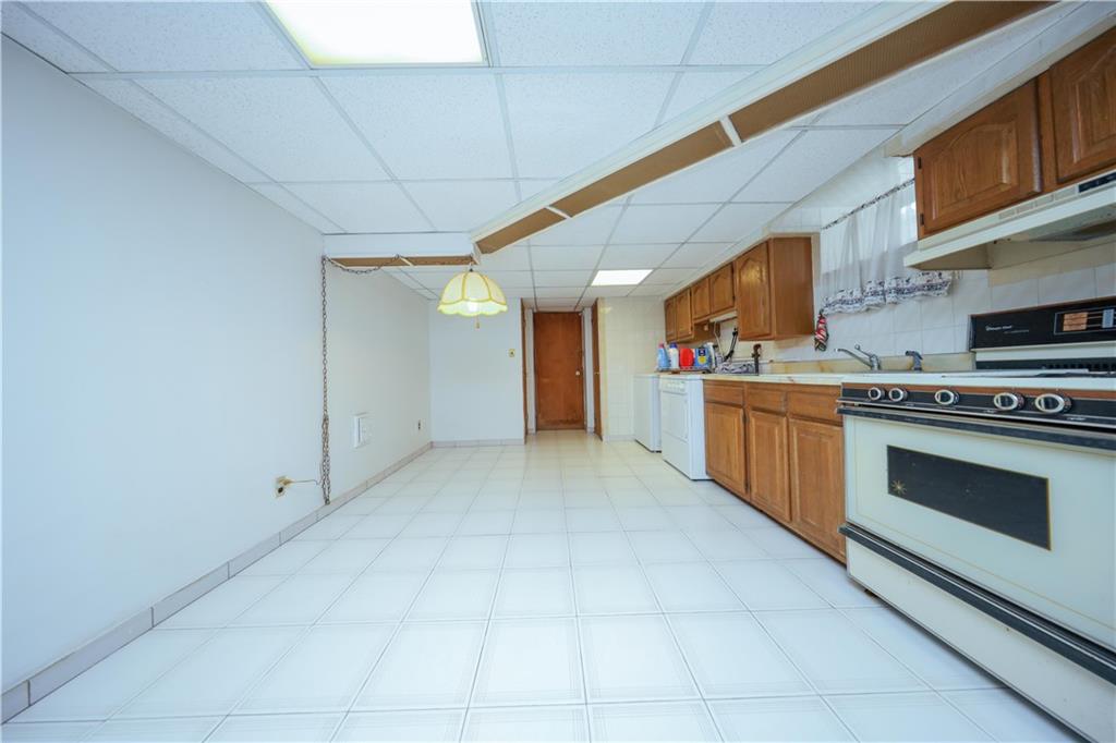 Brooklyn, New York, 11204, United States, ,5 BathroomsBathrooms,Residential,Active,1761601